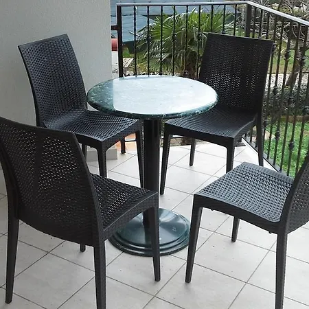 Greta,50 Meters To The Banjole