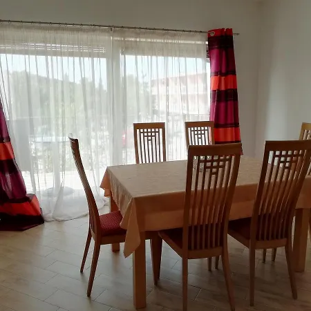 公寓 Greta,50 Meters To The