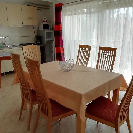 公寓 Greta,50 Meters To The