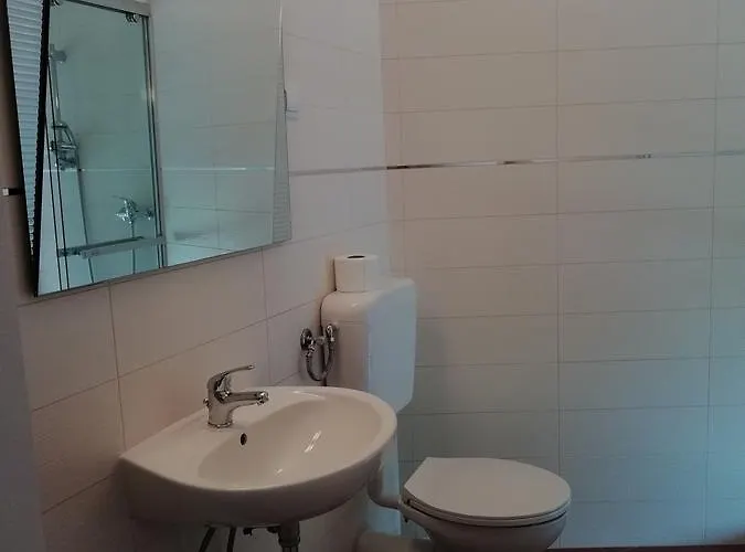 Greta,50 Meters To The * 班约勒